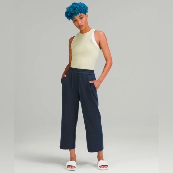 Lululemon Softstreme High-Rise Straight Leg Crop
True Navy size 8 - Picture 4 of 14